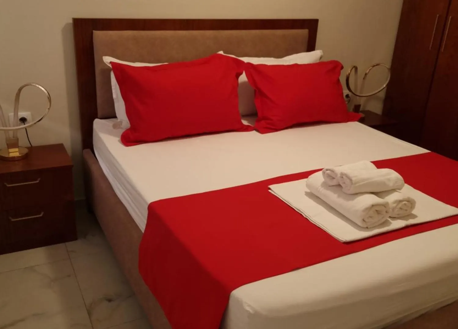 Gloria Prestige Apartment Tirana 0*,
